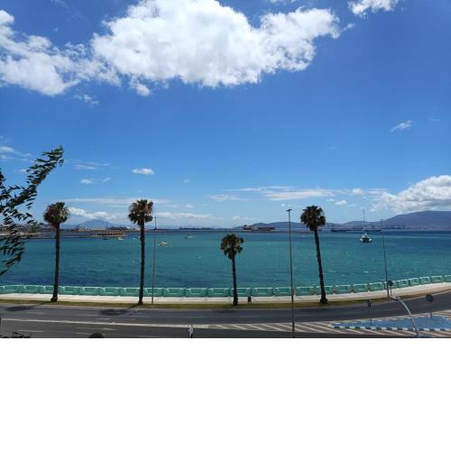 Vistas a 3 Países y 2 Continentes 1º linea de Playa a 5 minutos de Gibraltar