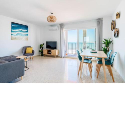¡Vistas al mar! Amplio y moderno apartamento de playa