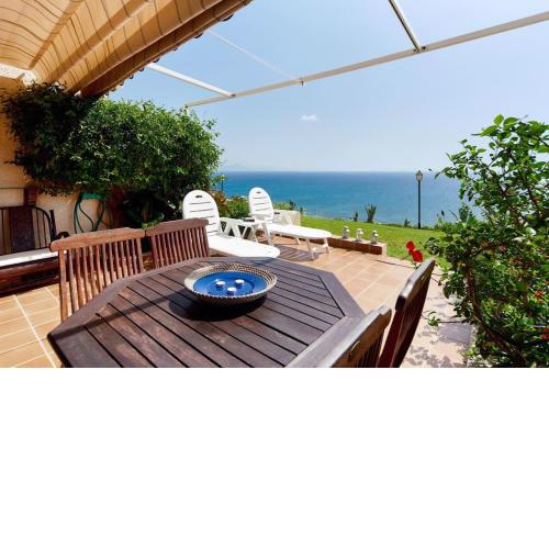 VISTAS INFINITAS SOBRE EL MAR-INFINITE VIEWS On THE SEA
