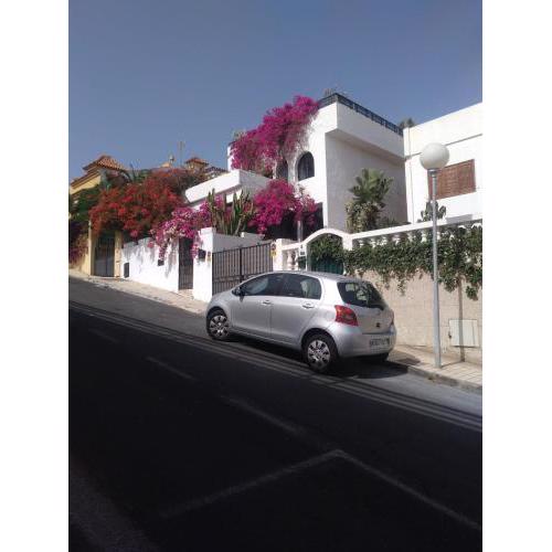 VV Las Buganvillas MASPALOMAS - Cocina y habitaciones con baños privados