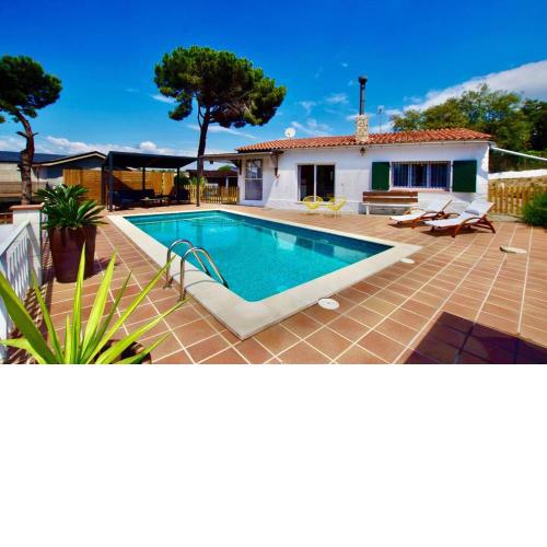 V&V LLORET-VILLA LISA preciosa villa para 6PAX con piscina privada, zona petanca y ping-pong