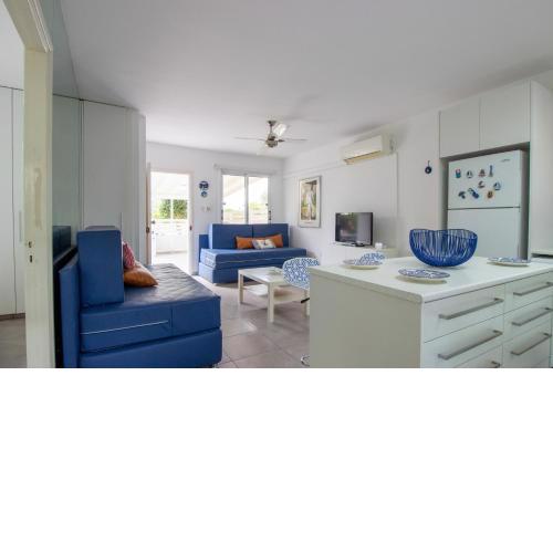 Walk to the beach 2-bed apt