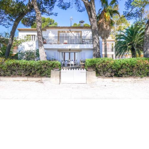 Waterfront 3 Bedroom Beach Apartment