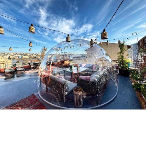 Waterfront Apartment by the Tram - Terrace with Dome & Golden Horn View in Fatih