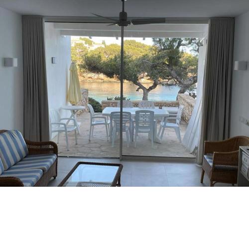 Waterfront Apartment 'Maria'. Pool. WIFI
