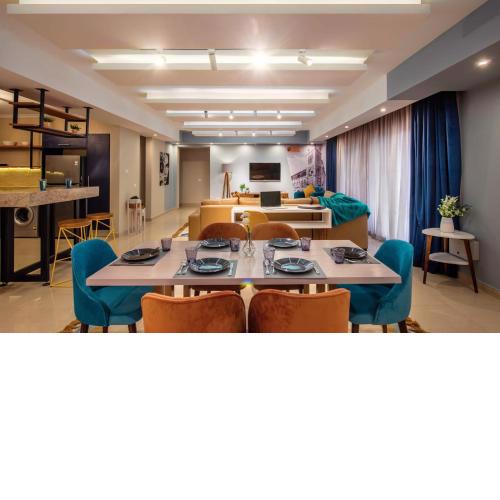 Waterfront Designer 2BR - 5 min to Airport