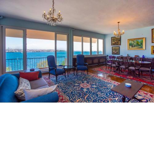 Waterfront Penthouse Apt with a Stunning View