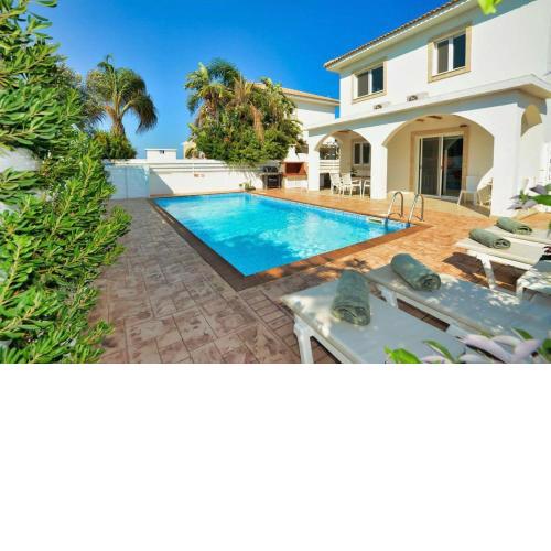 WealthyStays - Ayia Triada Beach Villa Pool, BBQ