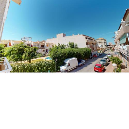 Well Located 2 Bed Apart For Beaches & All Ameniti