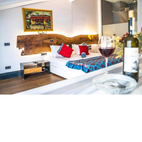 West Pera Hotel