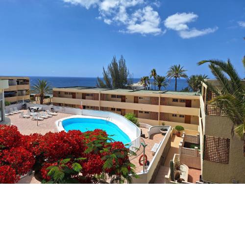 White and Quiet! Modern apartment in San Agustin