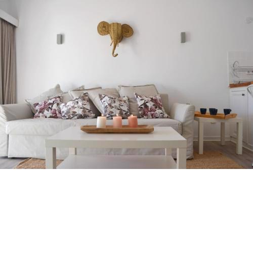 White Exclusive Bungalow. 2 rooms, garden & pool.