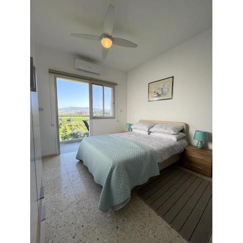 White House studio with sea view and parking