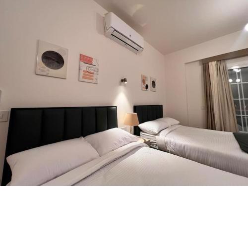 White Palace served Apartment 11