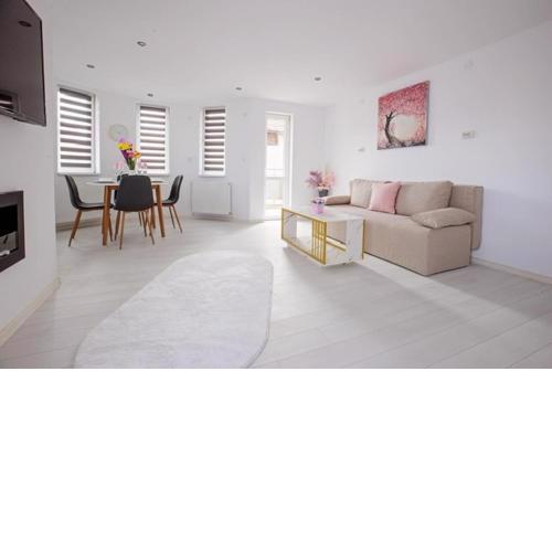 WhiteBoxApartment