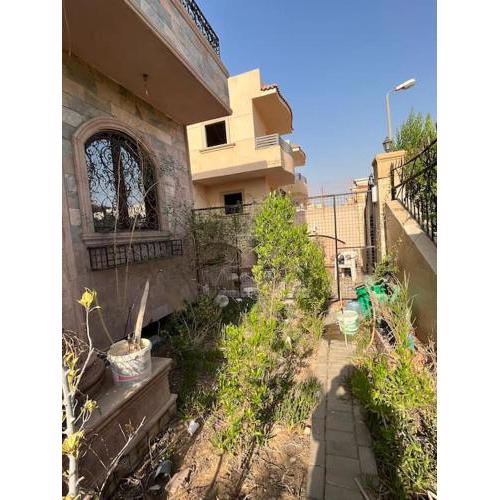 Whole floor in Villa with access to garden and BBQ