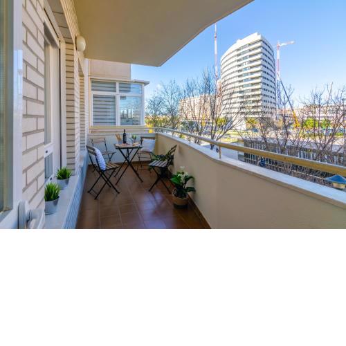 WintowinRentals Teatinos, Metro, Free Parking & Pool.