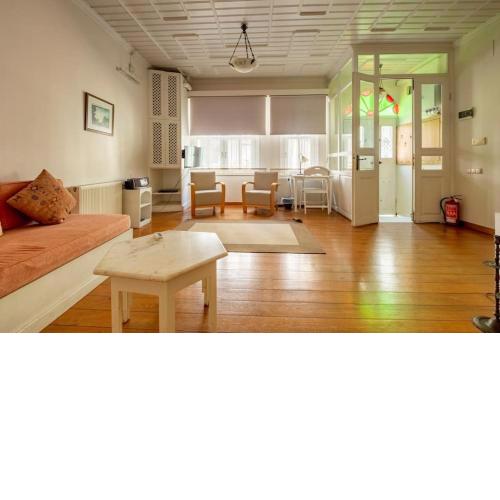 Wonder Triplex Terrace in Peninsula