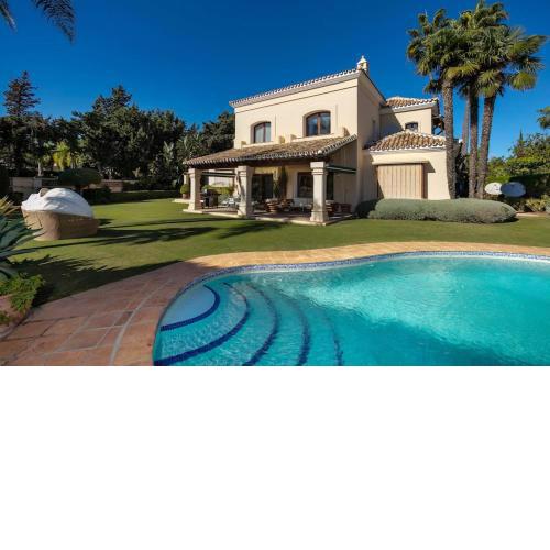 Wonderful 4 Bedroom Villa in Guadalmina Baja