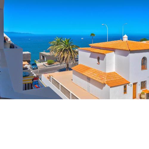 Wonderful apartment with a Sea view, WiFi, Pool
