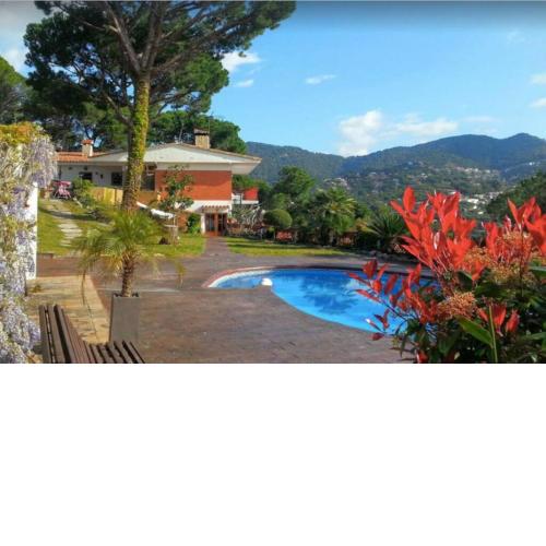 Wonderful house in the mountains with sea views