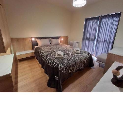 Woodsy views 1 bedroom apartment