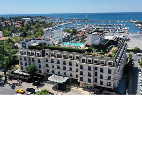 Wyndham Grand Istanbul Kalamış Marina Hotel
