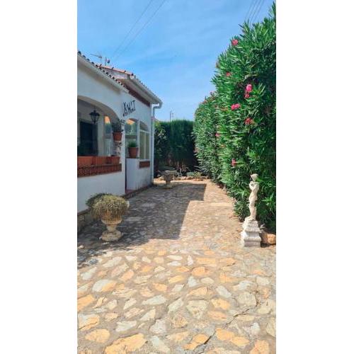 Xalet Azul, your secret garden in L'Escala