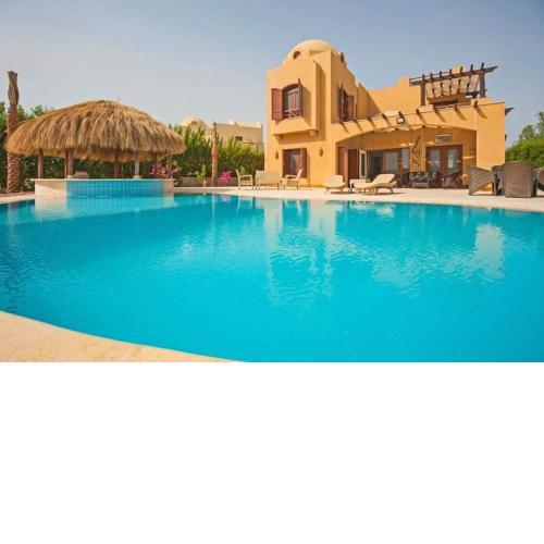 Y 140 wast golf heated private pool