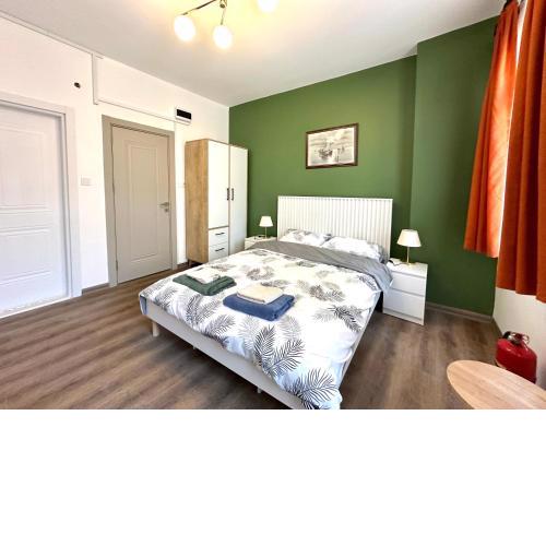 Yellowhouse Room 3