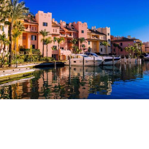 YOLO Spaces - Sotogrande - Puerto Luxury Apartment