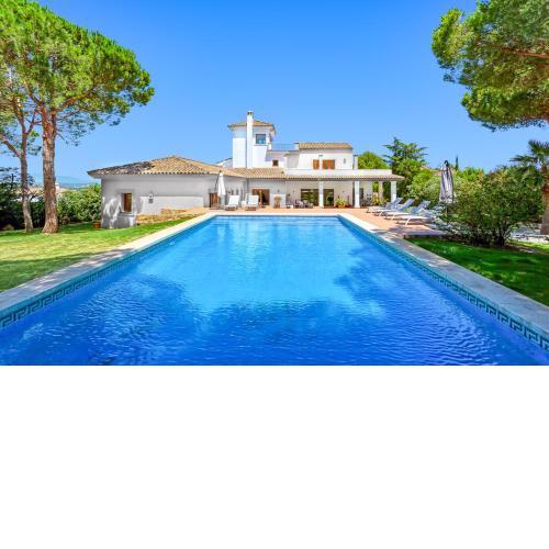 YOLO Spaces - Sotogrande - White House Villa