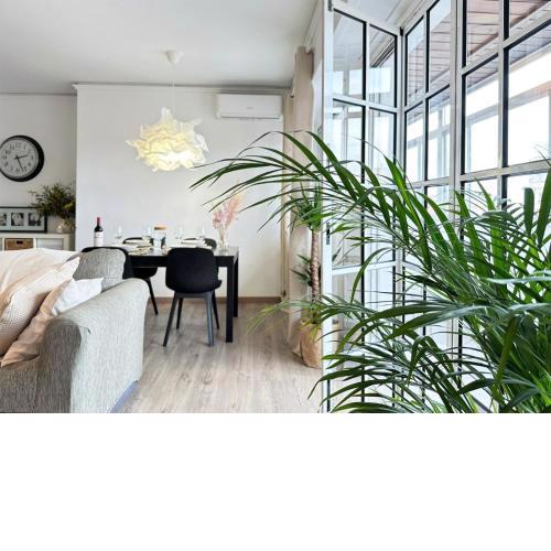 Your Sunny & Spacious Portview Home
