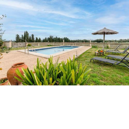 YourHouse Deulosal, apartment in rural house with pool