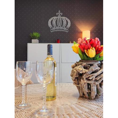 Yumbo Queen Apartment