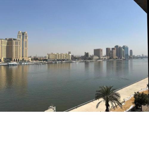 Zamalek Retreat: Premium Stay with Nile View