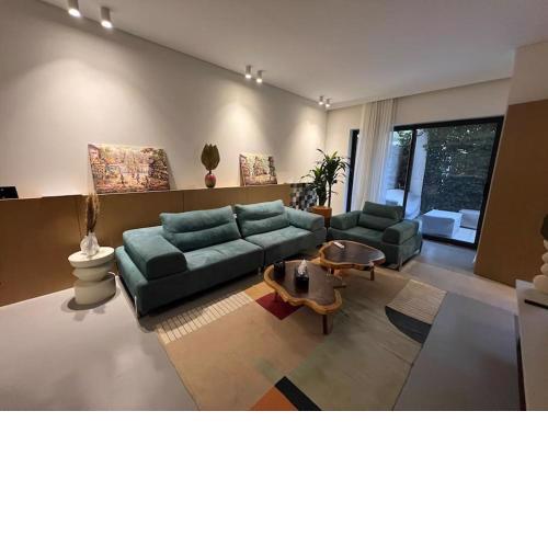ZEN stays Stylish 2BR Lakeview residence