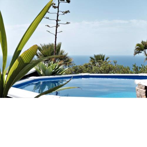 ZenRepublic, your private villa with outdoor jacuzzi & pool with stunning ocean views