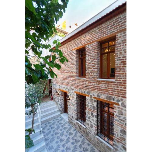Zeytinli Taş Ev