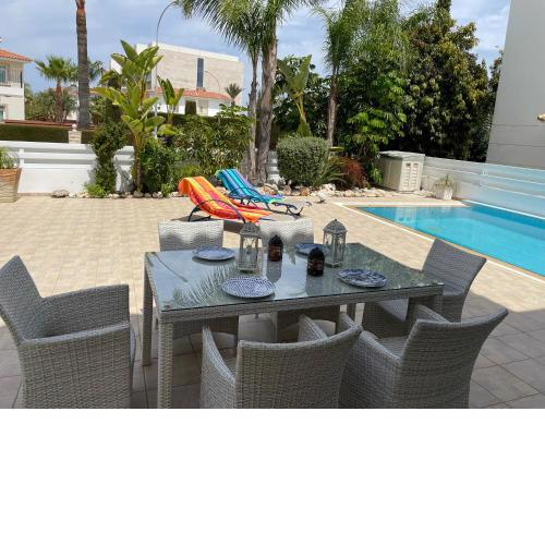 Zoe's villa by Turtle Bay